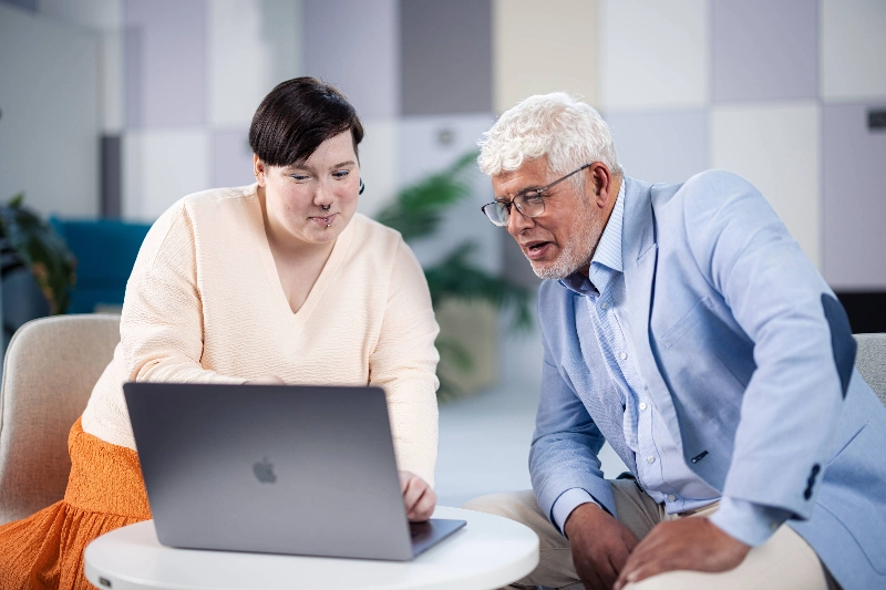 A woman and a man planning together at a computer. A woman and a man planning together at a computer.